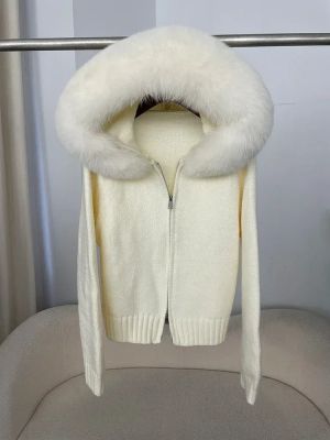 Дамска плетена жилетка с качулка и яка от естествен косъм лисица