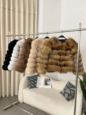 Зимно късо палто от естествен косъм лисица 