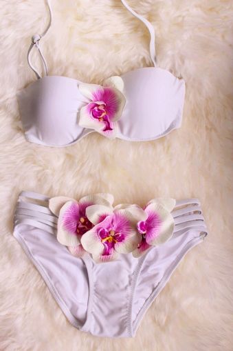 Моден бански с твърда чашка с големи цветя орхидеи