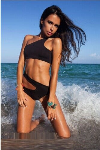 Изрязан цял асиметричен черен бански