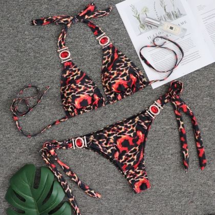 Луксозен бански в червено с токи с камъни